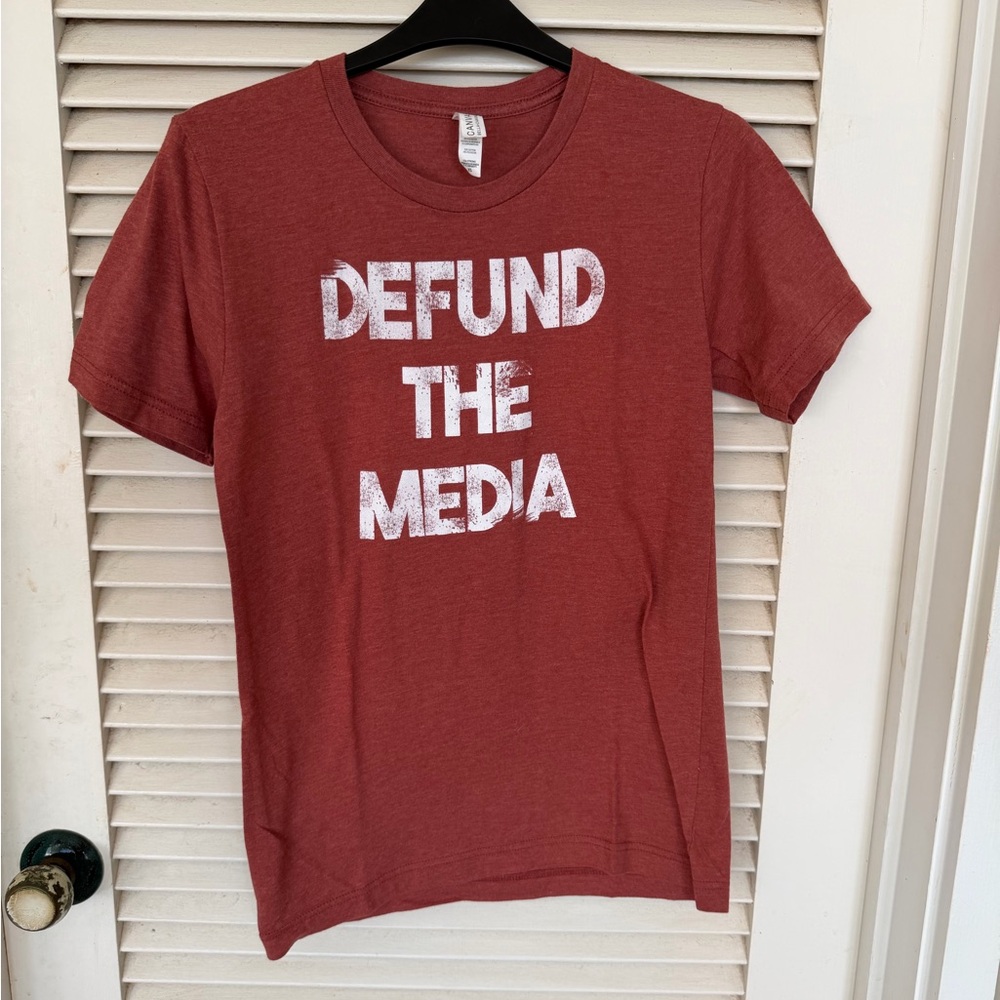 Clay Red Defund the Media T-Shirt